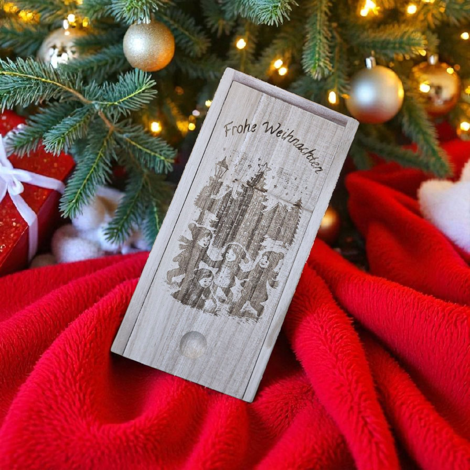Weihnachts-Geschenkboxen aus Holz – liebevoll gestaltet mit winterlichen Motiven.