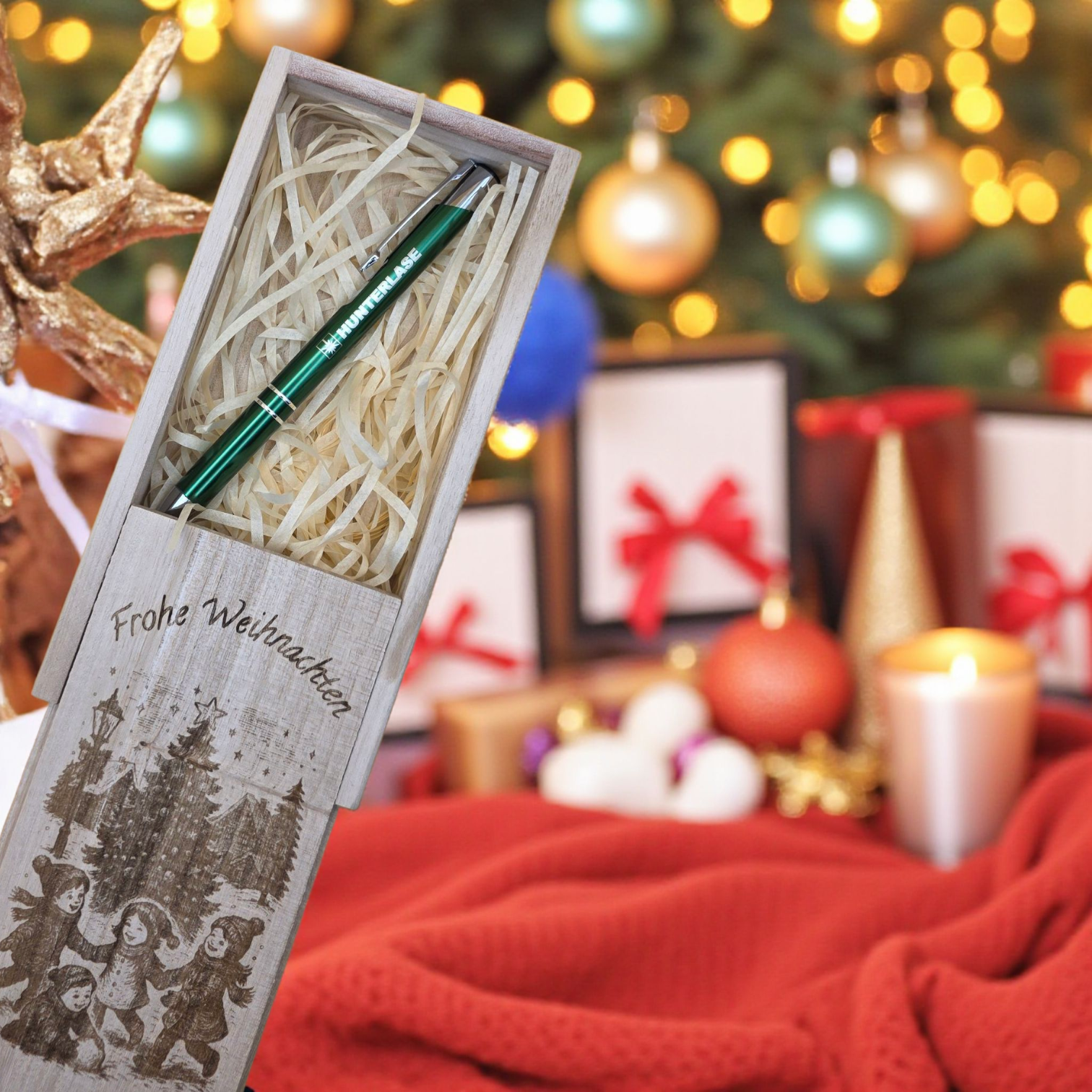 Weihnachts-Geschenkboxen aus Holz – liebevoll gestaltet mit winterlichen Motiven.