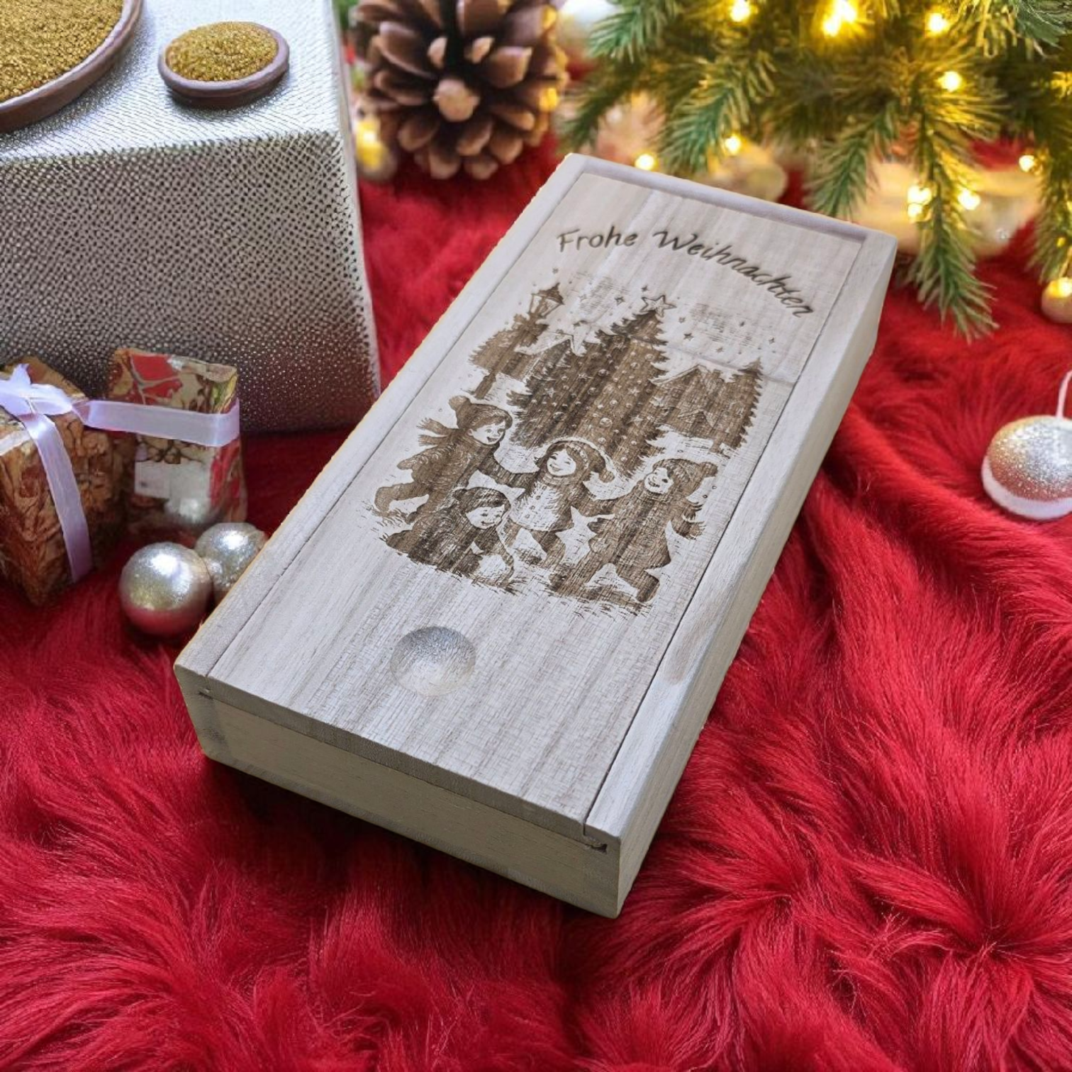 Weihnachts-Geschenkboxen aus Holz – liebevoll gestaltet mit winterlichen Motiven.