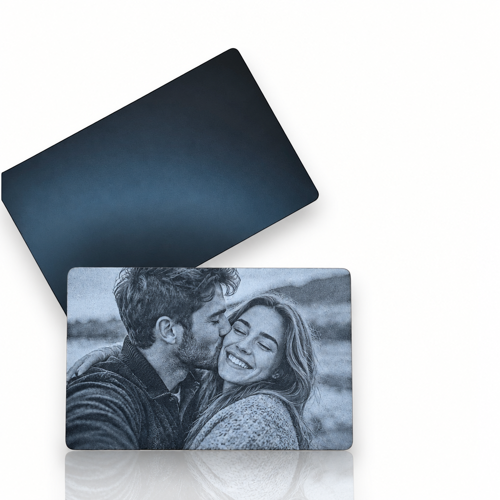 Personalisierte Aluminium Fotokarte (86 x 54 mm) – Ihr Lieblingsmoment als edle Lasergravur