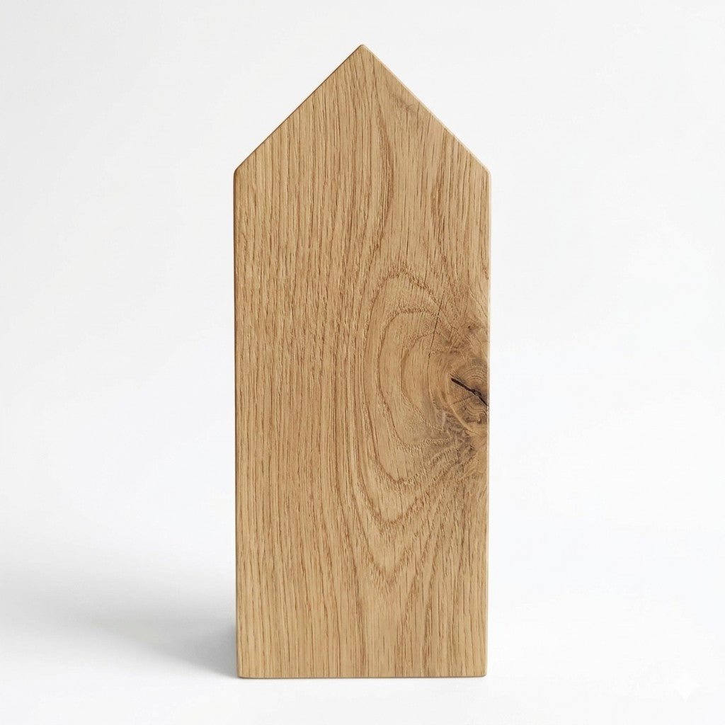 HUNTERLASE Deko-Haus aus massivem Eichenholz mit natürlicher Maserung in Giebelform als minimalistisches Wohnaccessoire