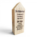 HUNTERLASE Eichenholz-Klotz in Hausform mit individueller Gravur, naturbelassenes Massivholz als dekoratives Unikat.