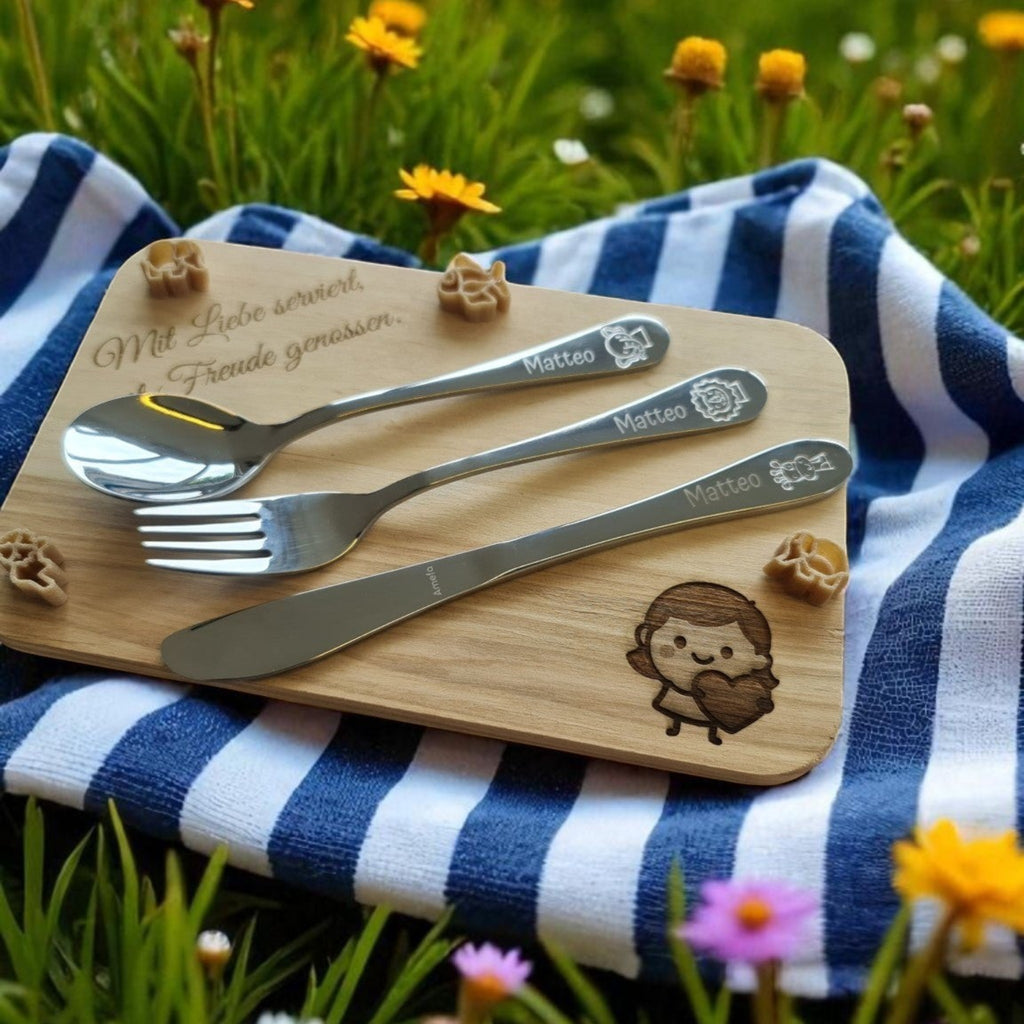 HUNTERLASE Kinderbesteck-Set aus Edelstahl mit Tiermotiven und individueller Gravur, Messer, Gabel und Löffel.
