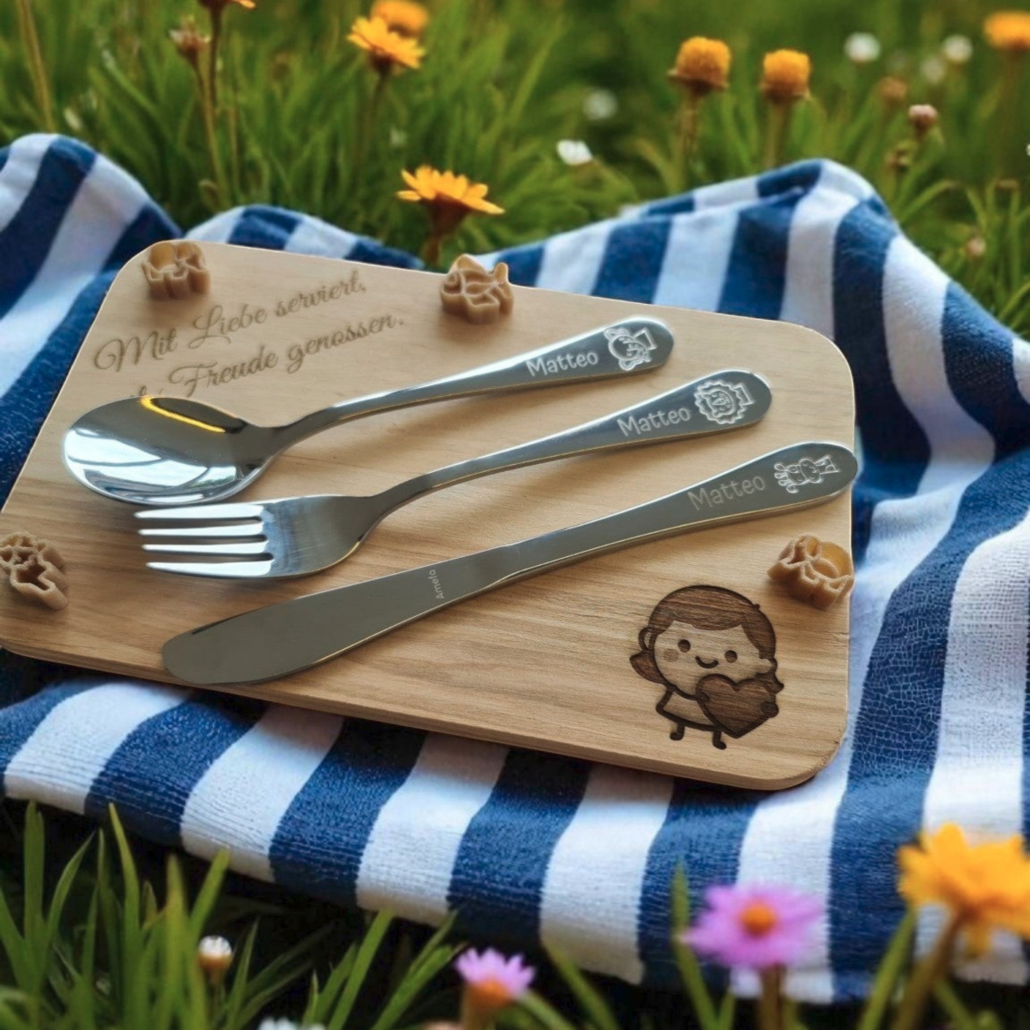 HUNTERLASE Kinderbesteck-Set aus Edelstahl mit Tiermotiven und individueller Gravur, Messer, Gabel und Löffel.