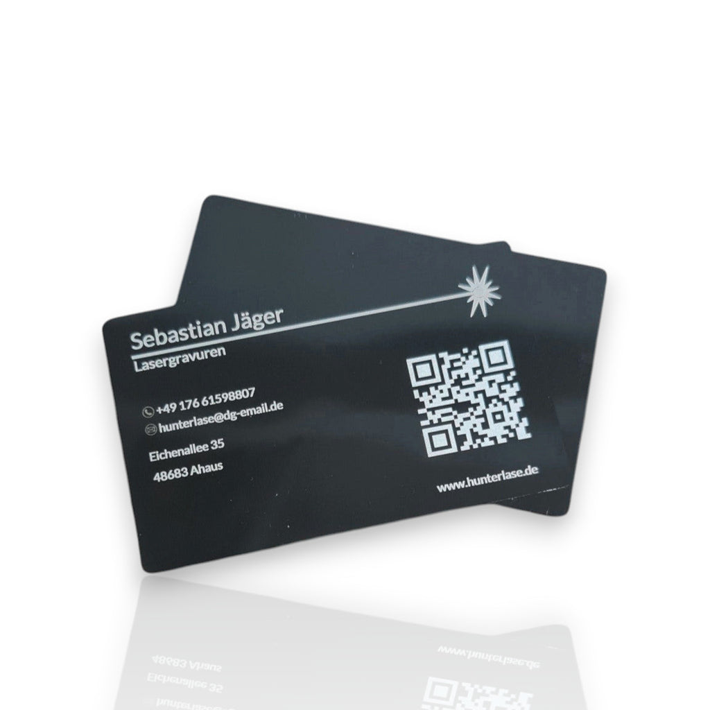 HUNTERLASE schwarze Aluminium Visitenkarte mit QR-Code und individueller Gravur, 8,61cm x 5,41cm