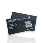 HUNTERLASE schwarze Aluminium Visitenkarte mit QR-Code und individueller Gravur, 8,61cm x 5,41cm