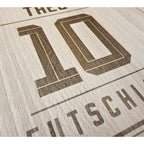 HUNTERLASE Schneidebrett aus Buchenholz in Trikot-Form mit individueller Gravur der Nummer 10
