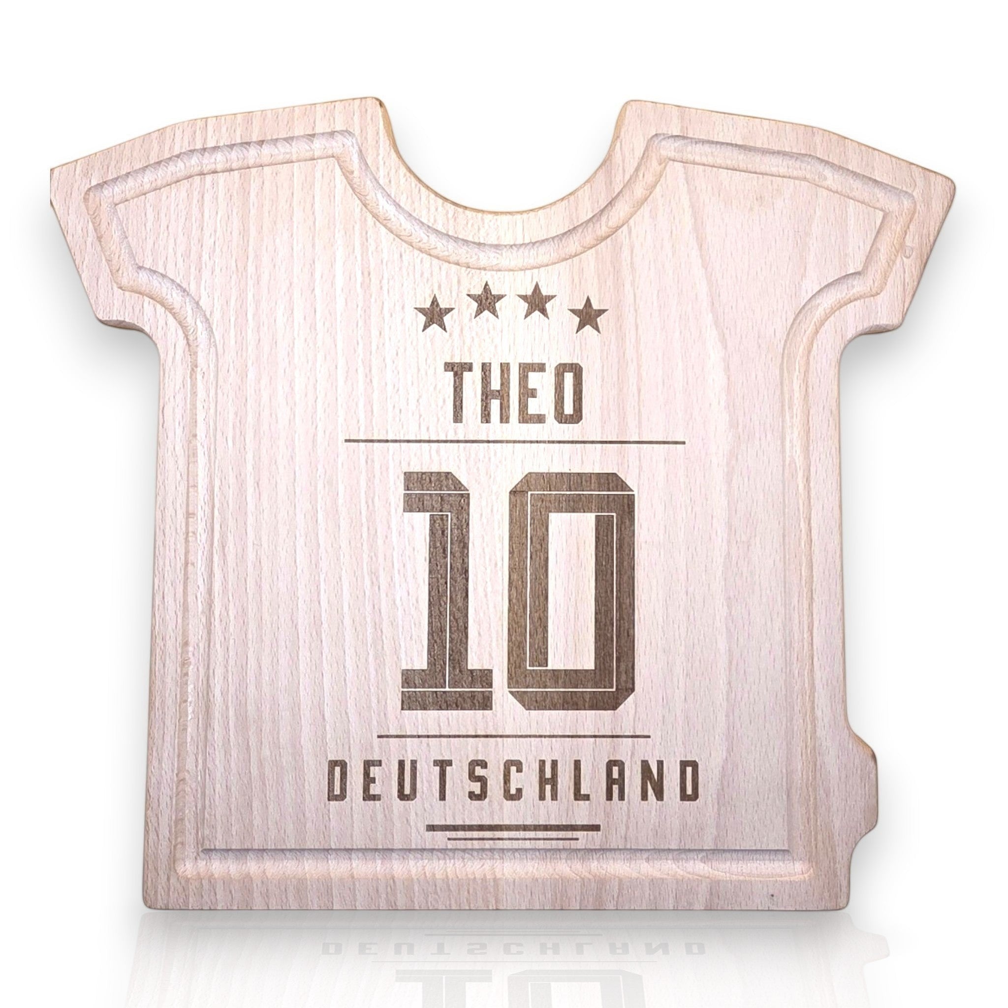 HUNTERLASE Schneidebrett aus Buchenholz in Trikot-Form mit individueller Gravur und Saftrille für Fußballfans