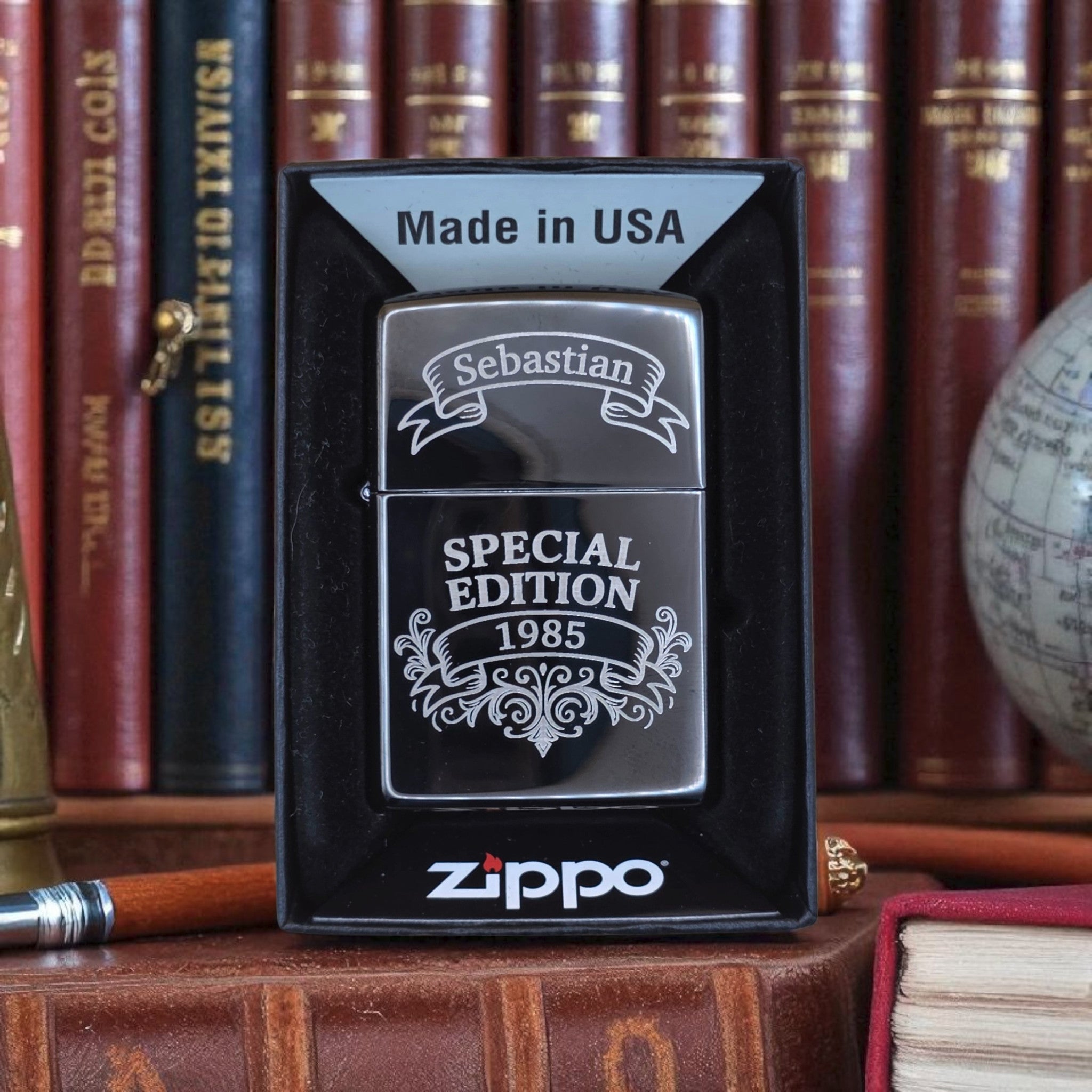 HUNTERLASE Original Zippo Feuerzeug High Polish Black personalisiert mit "Special Edition" und "Sebastian 1985" Gravur.