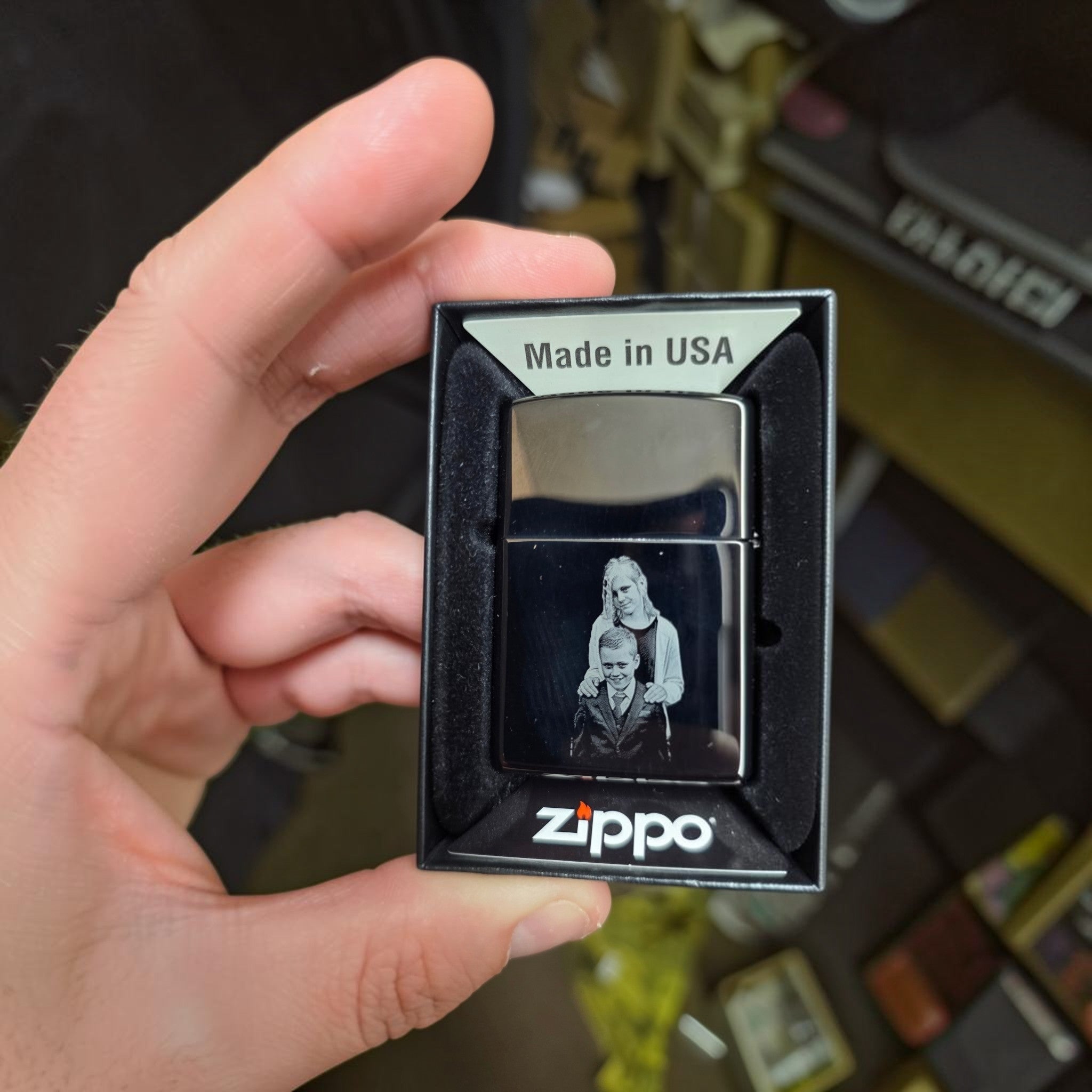 Original Zippo® Feuerzeug High Polish Black mit Personalisierter Gravur
