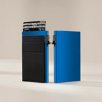HUNTERLASE blaues Metall-Portemonnaie mit RFID-Schutz, Kartenfach und schwarzem Leder-Element im minimalistischen Design